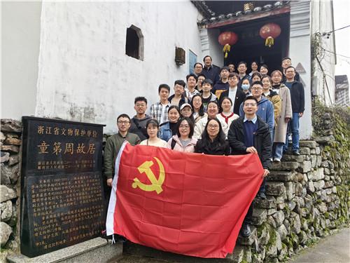 黄多多公开恋爱观，黄磊为妻子暖心庆生，他们的氛围如何？游戏画面